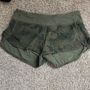 Lululemon 2.5” Low Rise Speedy Short Size 6